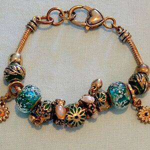 VERY PRETTY CHARMS BRECELET WITH NATURAL STONES.